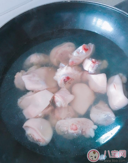 夏日沒(méi)胃口 來(lái)份椒鹽豬蹄下飯香