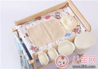 尿布臺(tái)可以用多久 寶寶尿布臺(tái)可以用到幾個(gè)月(至少3個(gè)月)