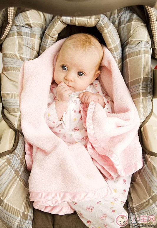 國(guó)慶節(jié)帶新生兒旅行的好處 新生出行準(zhǔn)備須知