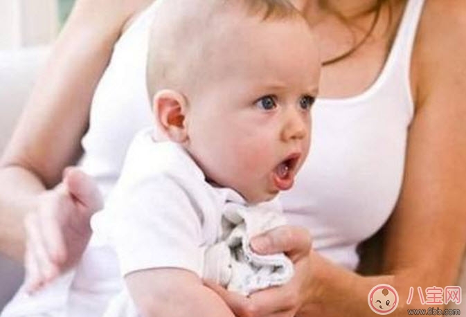 寶寶喉嚨卡東西怎么辦 寶寶喉嚨卡住異物急救措施