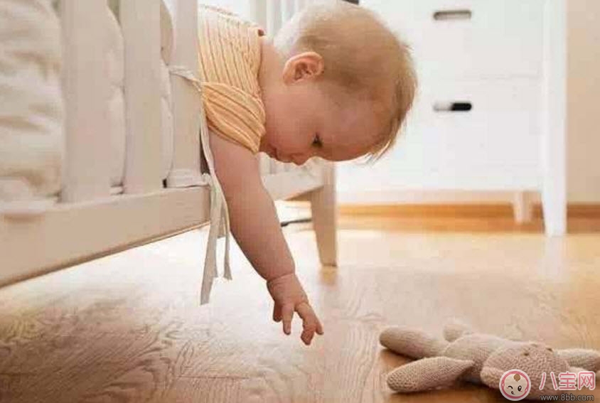 寶寶喜歡扔東西是脾氣不好嗎 2歲半寶寶喜歡扔東西怎么辦 寶寶喜歡扔東西是脾氣不好嗎 2歲半寶寶喜歡扔東西怎么辦