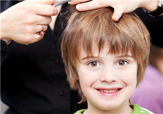 寶寶頭發(fā)常見(jiàn)問(wèn)題  如何護(hù)理寶寶頭發(fā)