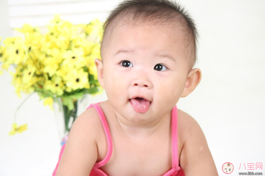 男寶寶經(jīng)常抓小雞雞 這樣引導會讓他忘記