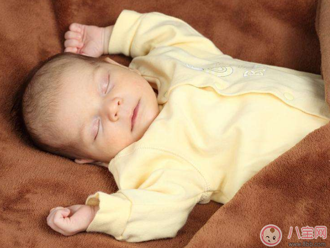 新生兒護(hù)理的四個(gè)大問題 新手媽媽必看新生兒護(hù)理秘籍