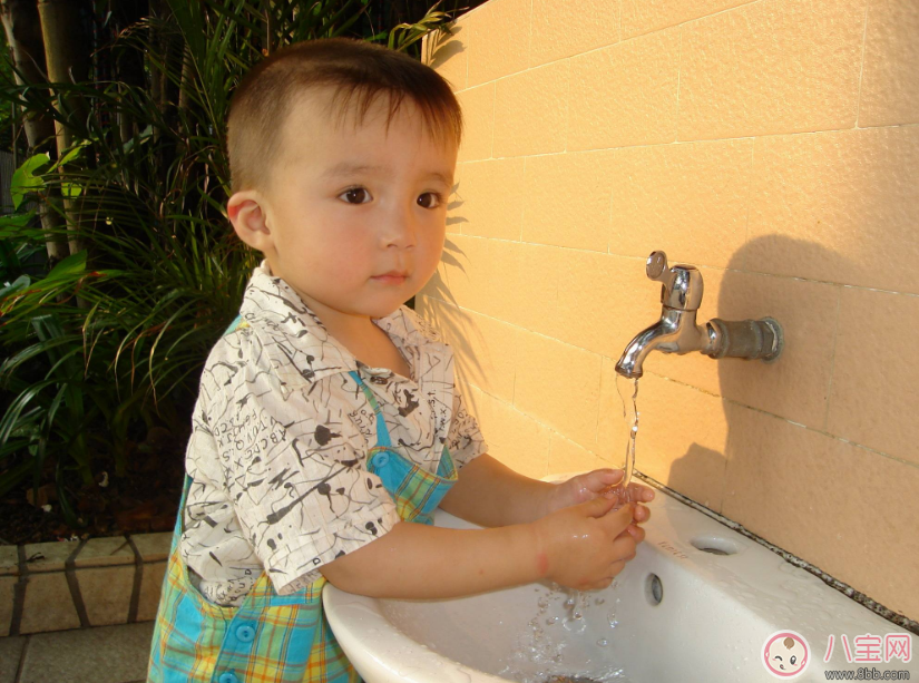 寶寶洗手有技巧 正確洗手病情遠(yuǎn)離他 寶寶洗手有技巧 正確洗手病情遠(yuǎn)離他