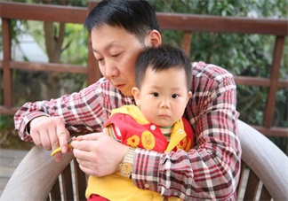 錯誤的方法剪指甲會剪到肉 怎么給孩子剪指甲