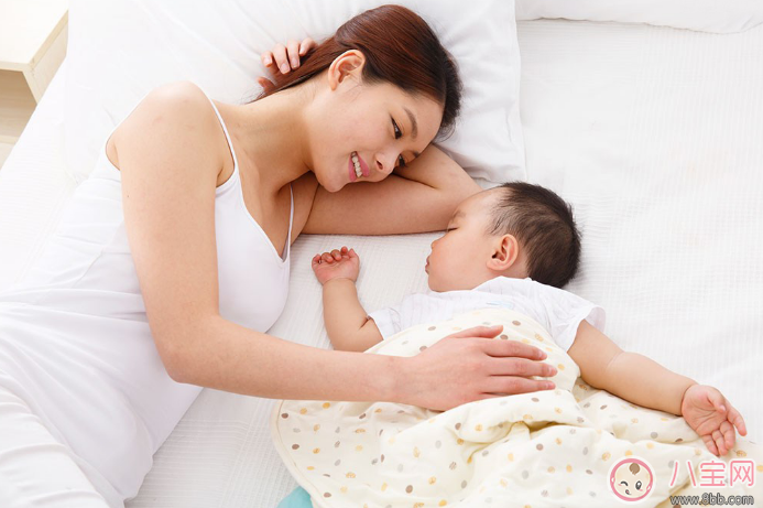 寶寶睡覺時(shí)間比較長(zhǎng)需要叫醒他嗎 新生兒睡眠時(shí)間長(zhǎng)叫醒好不好