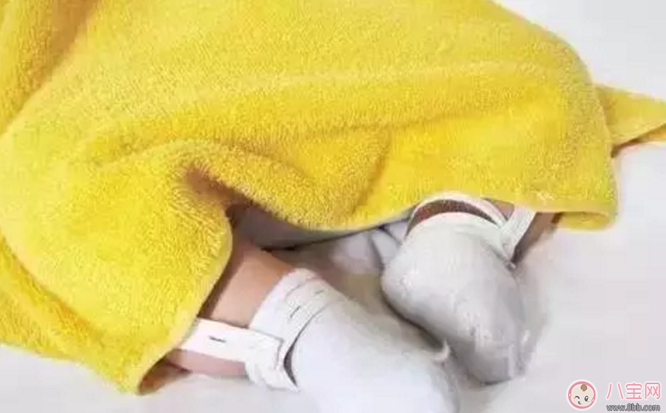 寶寶睡覺不踏實？超好用的防寶寶踢被子絕招！
