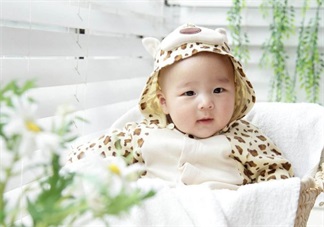 寶寶看著好像“斗雞眼” 孩子斗雞眼怎么辦