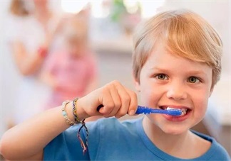 孩子牙齒壞的快 定是用品沒(méi)選好