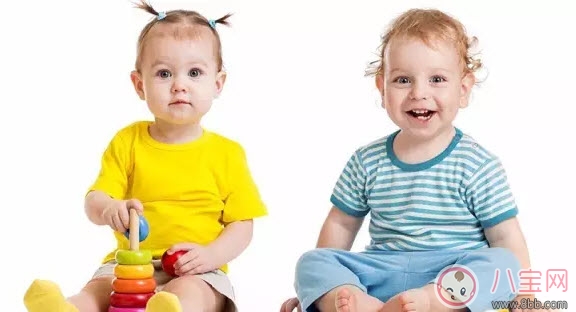 寶寶走路內八字怎么辦 寶寶走路內八字的原因有哪些 寶寶走路內八字怎么辦 寶寶走路內八字的原因有哪些