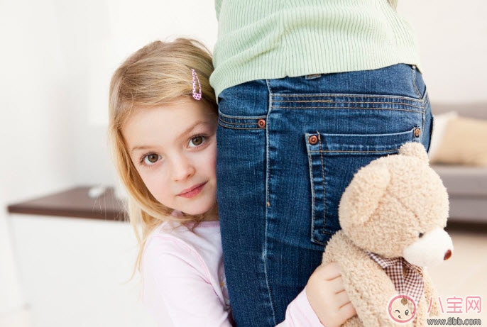 寶寶喜歡亂撕紙巾是怎么回事 寶寶亂拍桌子亂撕紙巾原來(lái)是在變聰明