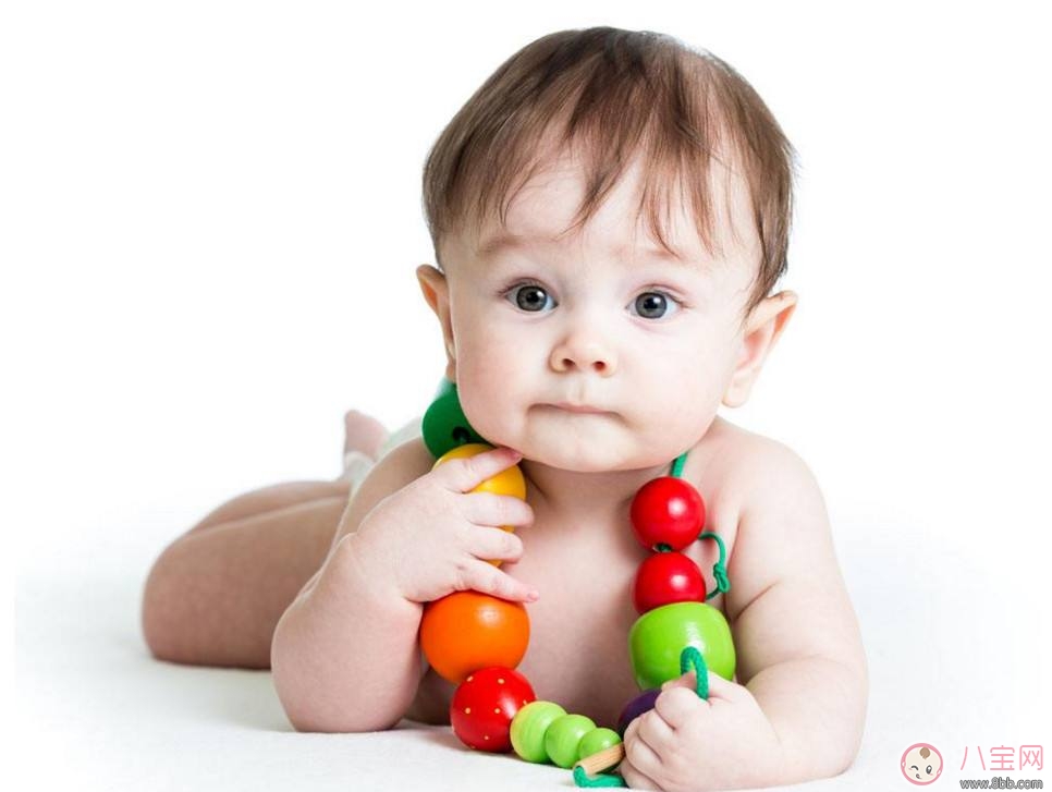 什么時(shí)候開始給寶寶用牙刷刷牙 90%家長(zhǎng)都錯(cuò)了 什么時(shí)候開始給寶寶用牙刷刷牙 90%家長(zhǎng)都錯(cuò)了