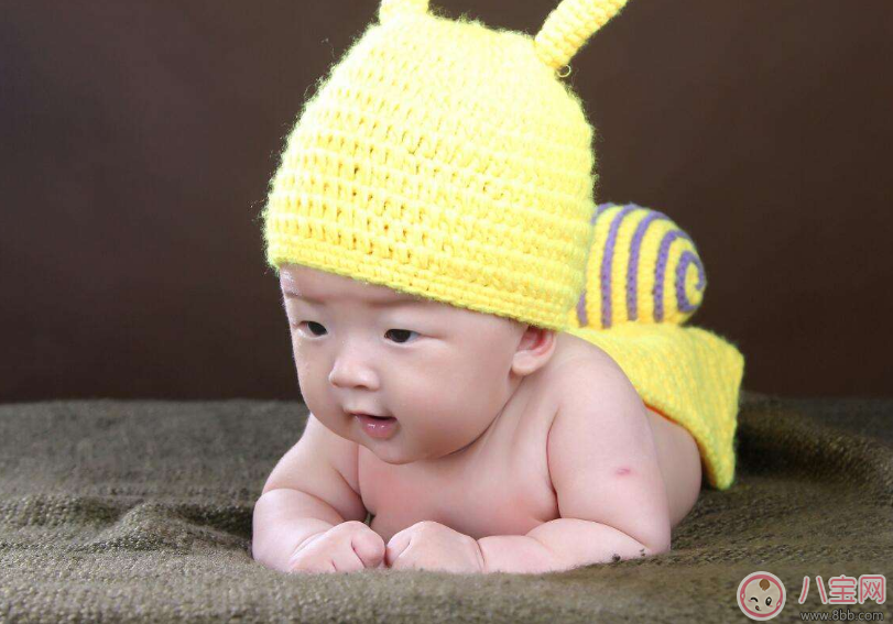 孩子不會(huì)抬頭怎么辦 正確訓(xùn)練孩子抬頭的方法