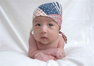 孩子不會抬頭怎么辦 正確訓練孩子抬頭的方法