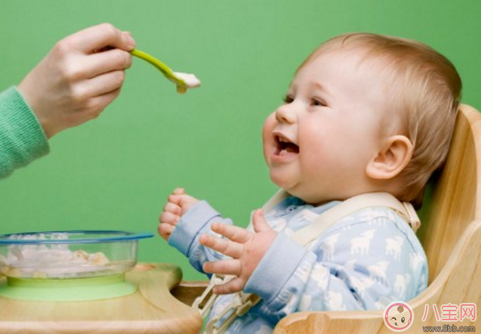 寶寶輔食一天吃多少次比較好 寶寶輔食添加規(guī)律