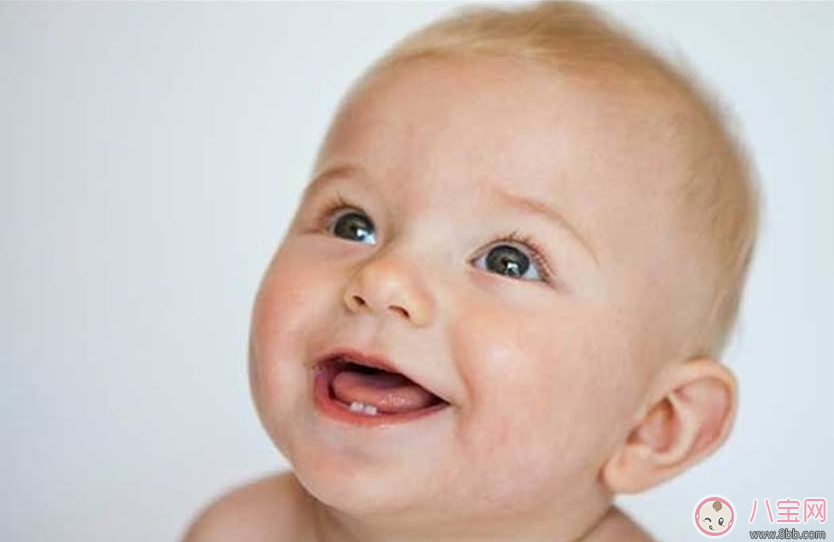 喂奶時(shí)總是被咬乳頭 這個(gè)反應(yīng)讓孩子咬得更兇