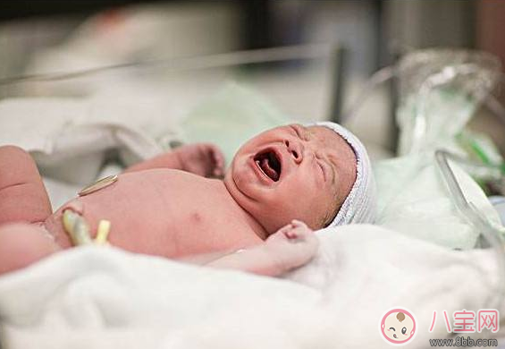 突然寶寶驚了一下 寶寶突然抽搐處理方法 突然寶寶驚了一下 寶寶突然抽搐處理方法