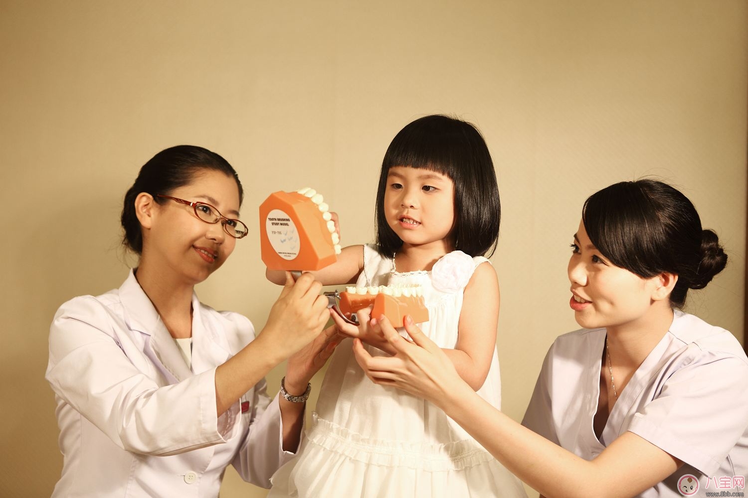 寶寶換牙期出現(xiàn)的狀況 寶寶換牙期注意事項(xiàng)