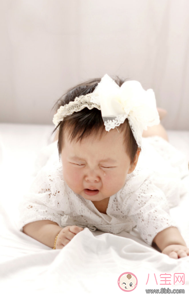 寶寶撞頭行為內(nèi)有含義 孩子這么喜歡撞頭其實(shí)是因?yàn)樗? alt=