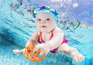 給寶寶洗澡耳朵進(jìn)水這么處理干得快 孩子耳朵進(jìn)水快速排出方法