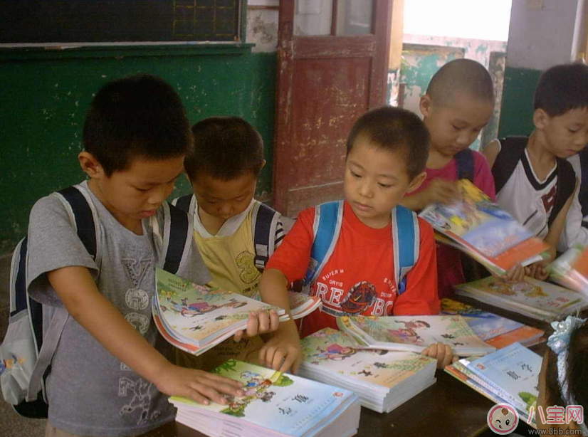 孩子不能自理問題大 別處處包辦才能讓他成長