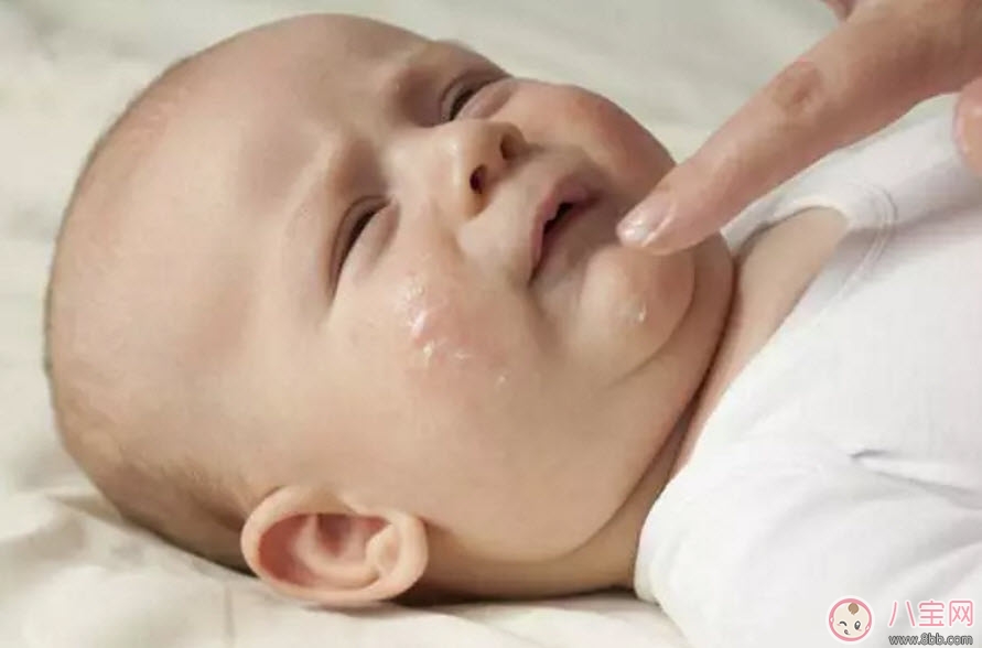 秋天如何給寶寶護(hù)理皮膚 寶寶要不要用護(hù)膚品(如何挑選寶寶護(hù)膚品) 秋天如何給寶寶護(hù)理皮膚 寶寶要不要用護(hù)膚品(如何挑選寶寶護(hù)膚品)
