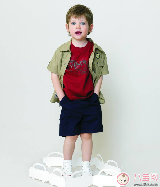 孩子穿衣卡下體大喊不要用剪刀 寶寶穿衣怎么穿好 孩子穿衣卡下體大喊不要用剪刀 寶寶穿衣怎么穿好