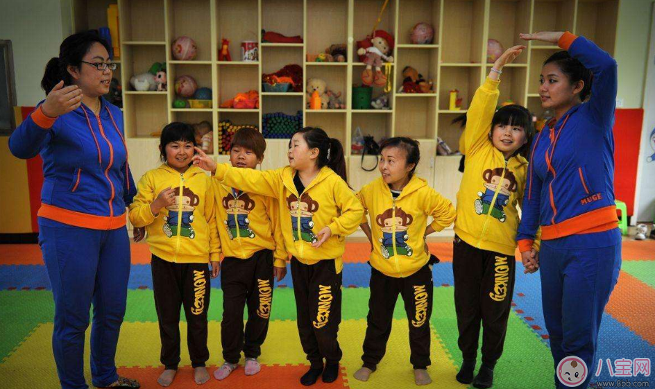 孩子只聽老師的不停爸爸媽媽的 知道這個(gè)原因后爸爸媽媽沉默了 孩子只聽老師的不停爸爸媽媽的 知道這個(gè)原因后爸爸媽媽沉默了