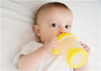 怎么喝水更健康  寶寶喝水常犯錯誤