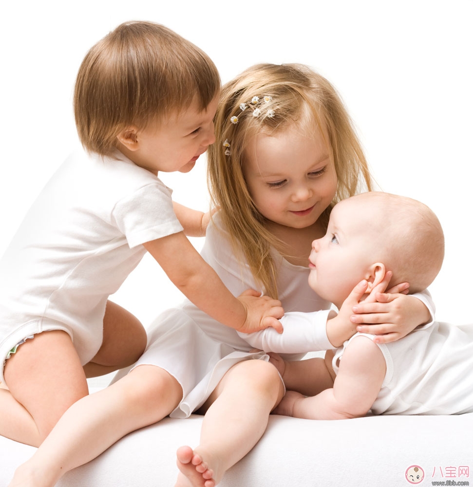 寶寶耳朵痛 小心感冒引起中耳炎 寶寶耳朵痛 小心感冒引起中耳炎