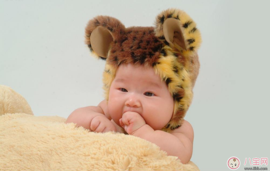 孩子頑劣喜歡玩手指 孩子玩手指怎么糾正 孩子頑劣喜歡玩手指 孩子玩手指怎么糾正