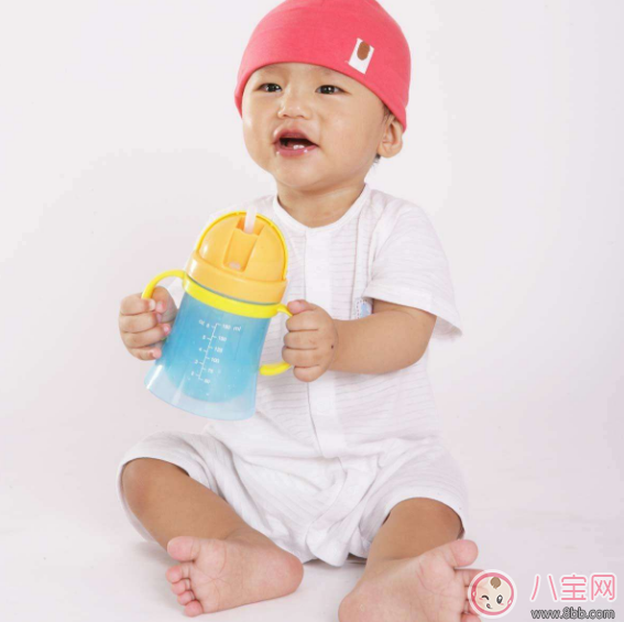 母乳喂養(yǎng)門道大 大多數人竟不知這樣的母乳不能給孩子吃