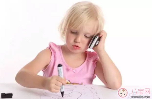 寶寶自言自語怎么回事 小孩子自言自語正常嗎 寶寶自言自語怎么回事 小孩子自言自語正常嗎