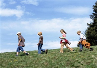 孩子寫(xiě)作業(yè)太拖拉 用這幾個(gè)方法就可以糾正