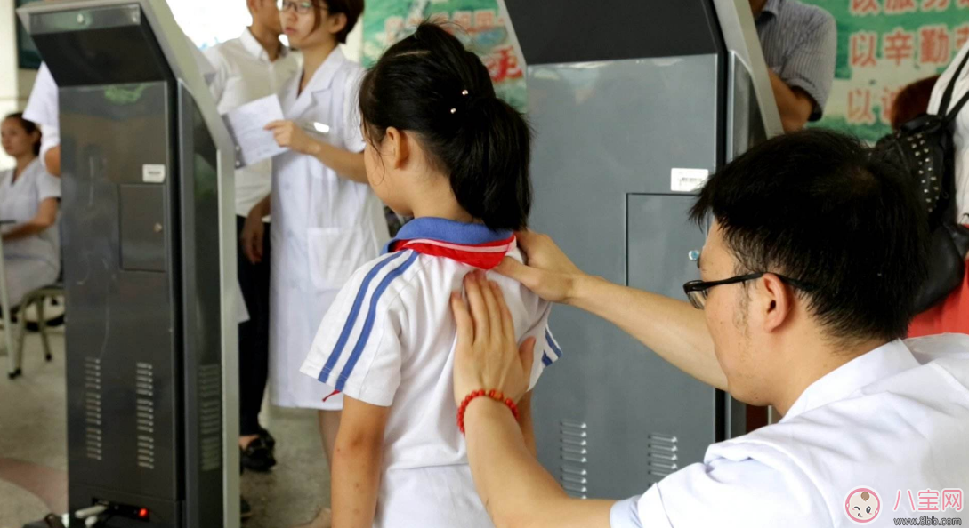 孩子駝背站不直 這樣糾正才有效 孩子駝背站不直 這樣糾正才有效