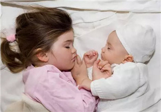 寶寶睡醒后還打哈欠怎么回事 如何提高孩子睡眠質(zhì)量