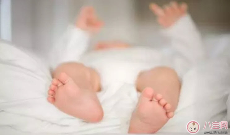 寶寶幾點(diǎn)睡覺最好 如何讓寶寶快速入睡 寶寶幾點(diǎn)睡覺最好 如何讓寶寶快速入睡