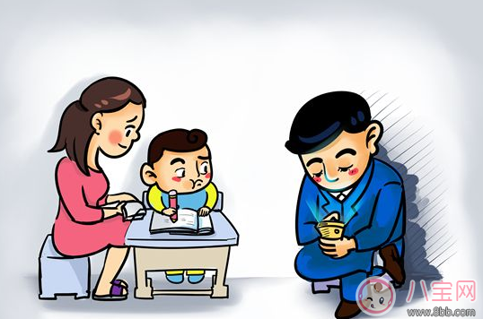 這三個(gè)時(shí)候一定不要在孩子面前玩手機(jī)