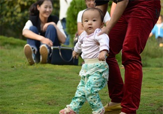 趙文卓luna寶寶學(xué)會走路 孩子走路怎么教