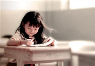 寶寶上幼兒園前的準(zhǔn)備 寶寶上學(xué)前的心理教育物品準(zhǔn)備。