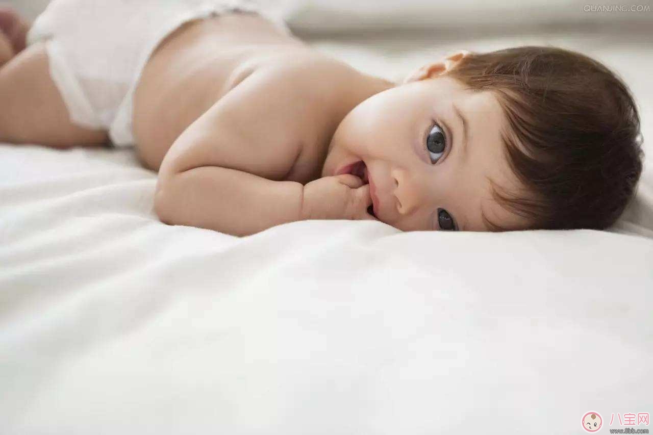 留意一歲前寶寶骨胳走勢(shì) 寶寶骨骼發(fā)育壞習(xí)慣 留意一歲前寶寶骨胳走勢(shì) 寶寶骨骼發(fā)育壞習(xí)慣