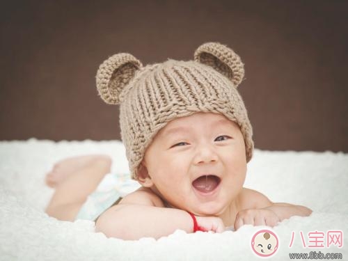如何照顧兩個(gè)月大的嬰兒  了解這些信號(hào)很重要