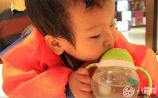 寶寶學(xué)飲杯什么時(shí)候用 學(xué)飲杯怎么選擇比較好