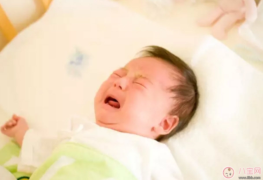 寶寶舌頭白怎么回事 寶寶舌頭白舌苔厚是什么原因(奶漬還是生病了) 寶寶舌頭白怎么回事 寶寶舌頭白舌苔厚是什么原因(奶漬還是生病了)