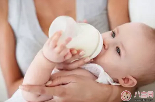 夏天寶寶能喝涼奶粉嗎 寶寶喝涼奶粉會怎么樣 夏天寶寶能喝涼奶粉嗎 寶寶喝涼奶粉會怎么樣
