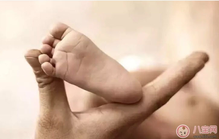 寶寶學走路的三個階段 寶寶走路穿什么樣的鞋和褲子