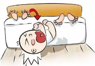 寶寶掉床后應(yīng)該注意什么 孩子掉床了怎么辦(不能馬上抱寶寶)