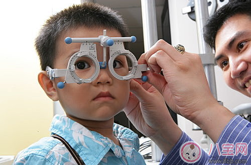 孩子瞇瞇眼居然是弱視 從哪些情況可以發(fā)現(xiàn)孩子不對(duì)勁