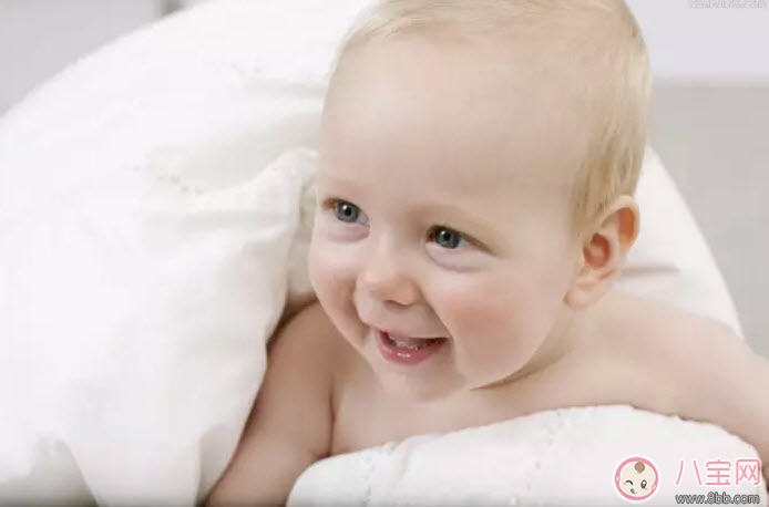 寶寶胎毛什么時(shí)候掉 寶寶胎發(fā)什么時(shí)候剃